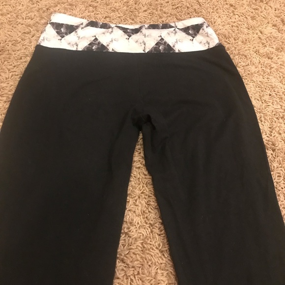 🛍 3/$24 BUNDLE SO Bootcut Yoga Pants Size Small - Picture 5 of 16